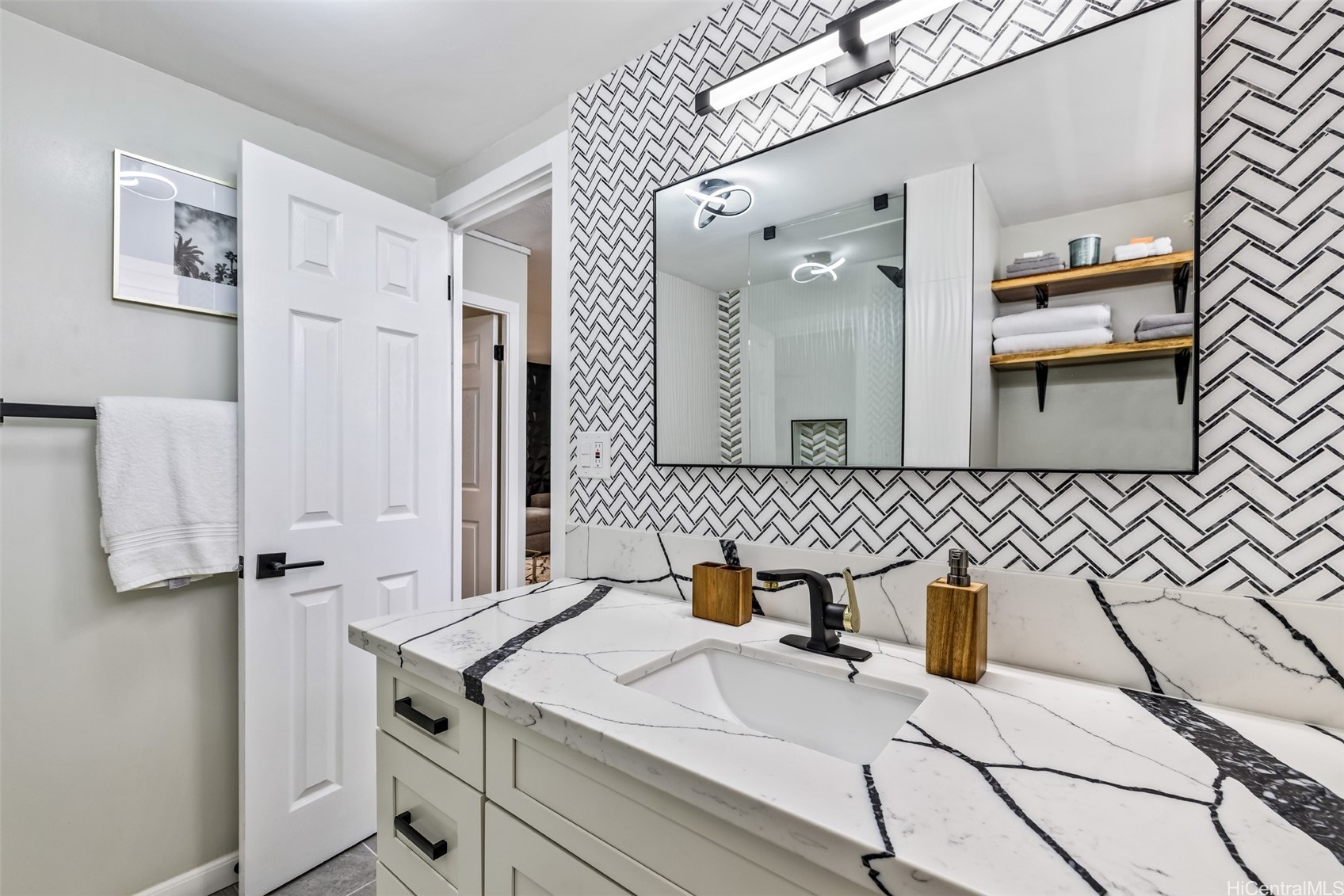 225 Liliuokalani Avenue 5C