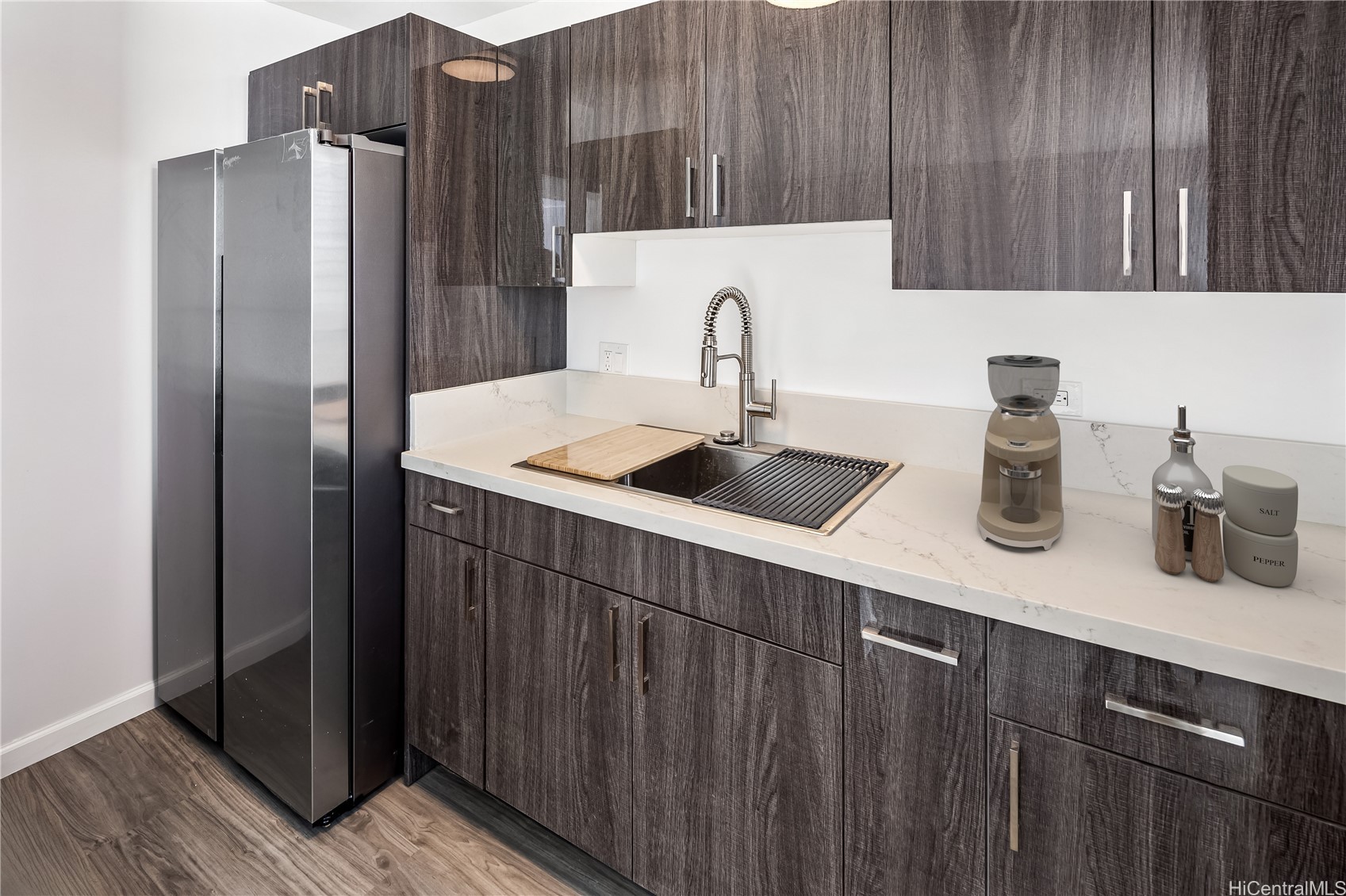 1077 Ala Napunani Street 401