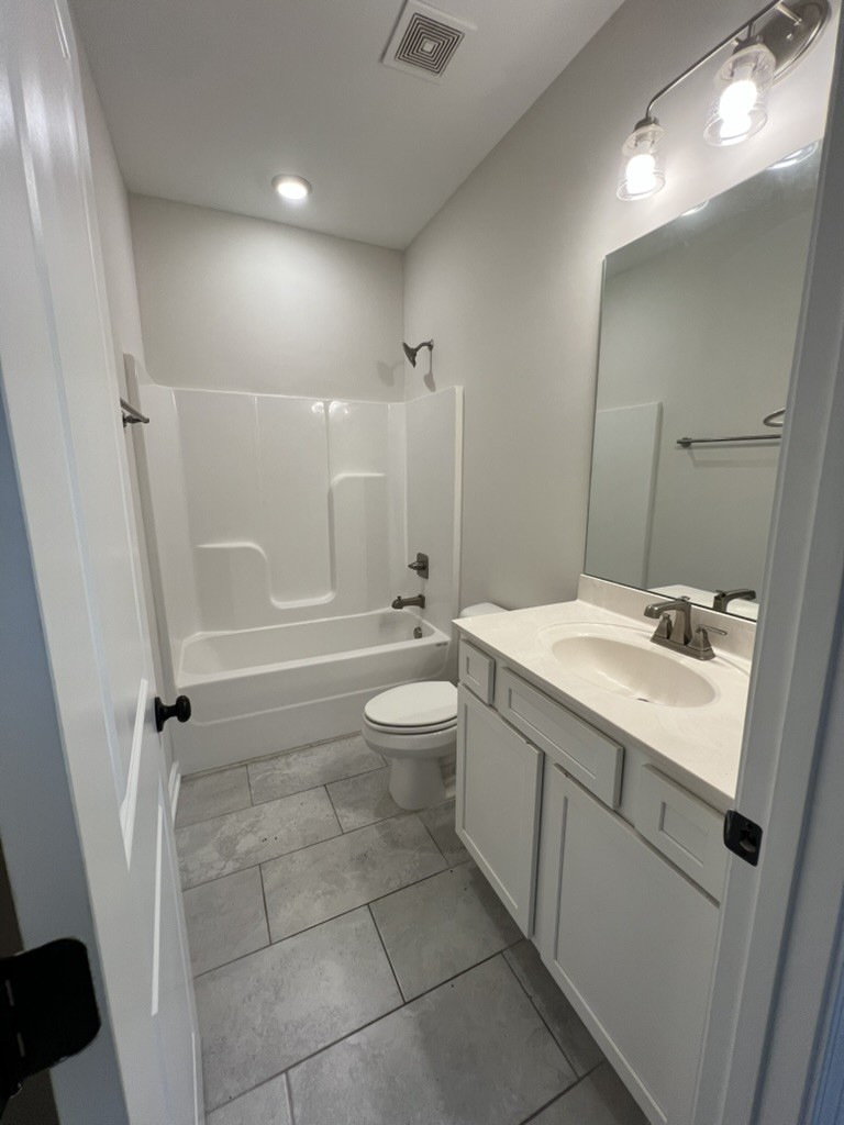 467 Morton Ave Unit: 105