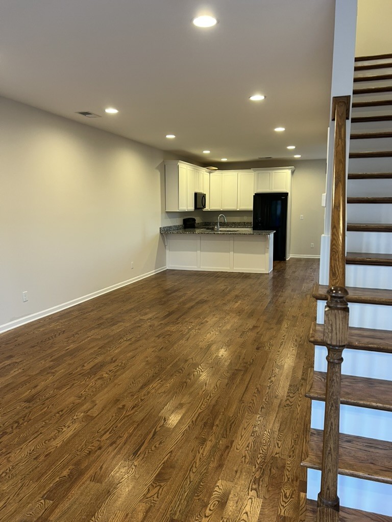 467 Morton Ave Unit: 105