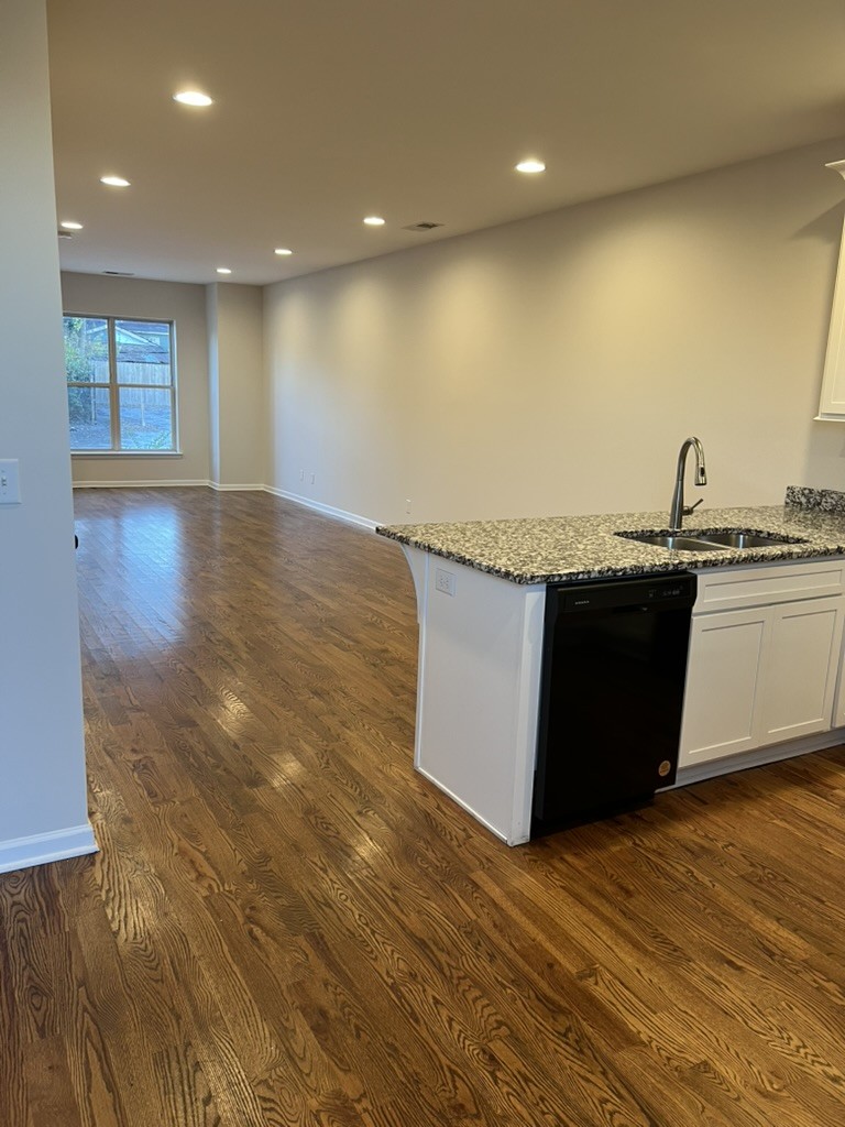 467 Morton Ave Unit: 105