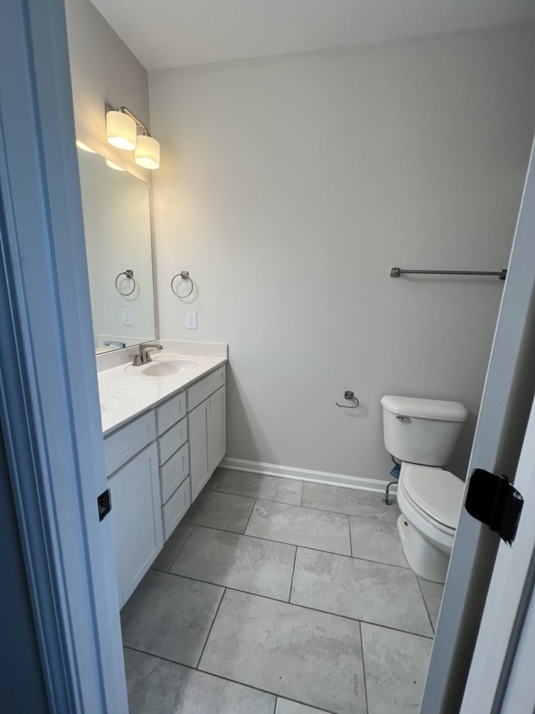 467 Morton Ave Unit: 105