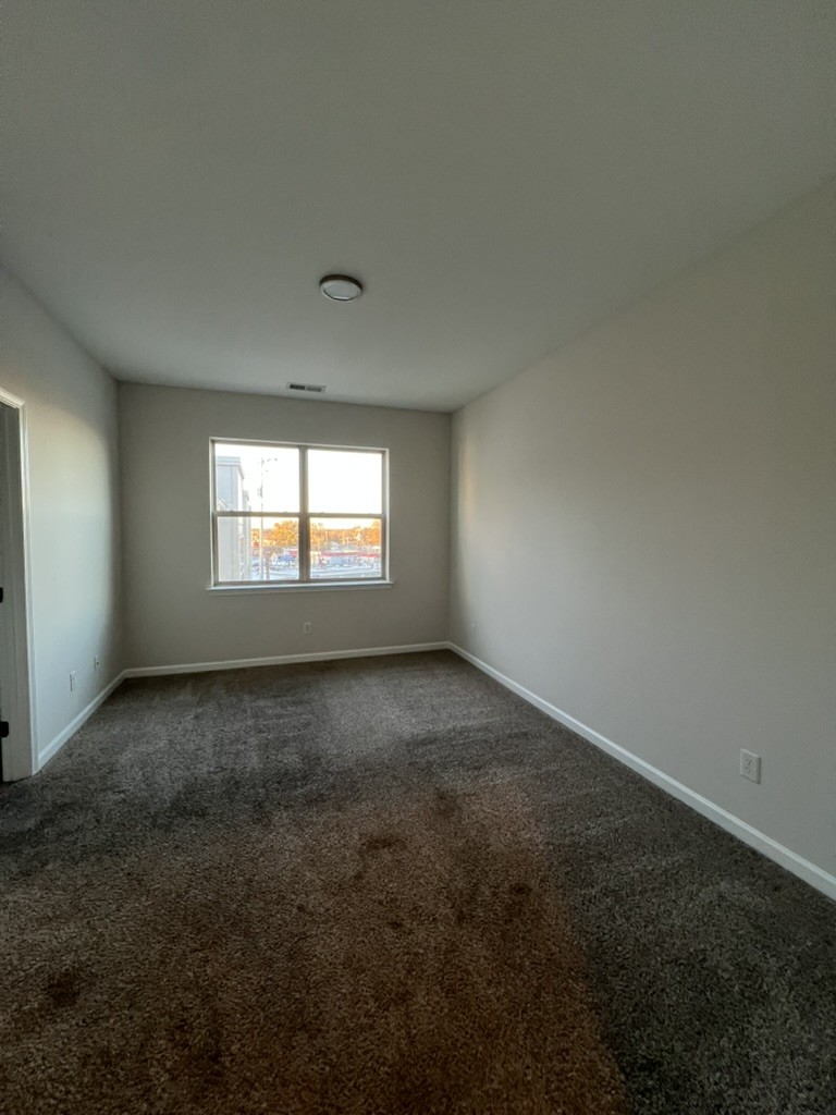 467 Morton Ave Unit: 105