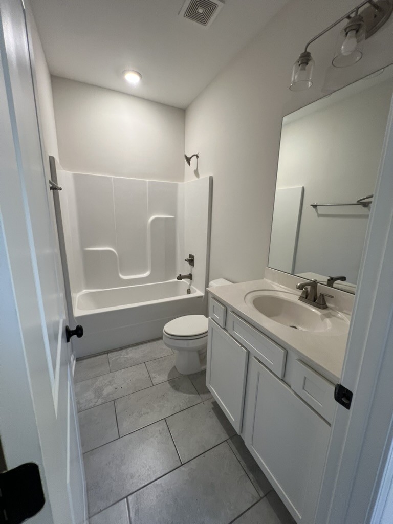 467 Morton Ave Unit: 105