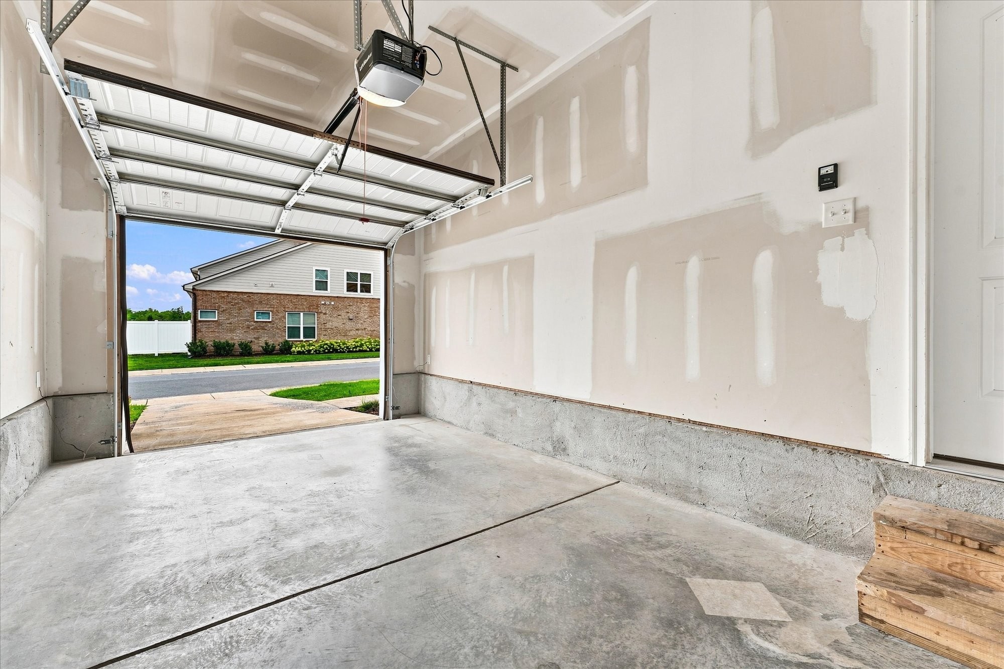 214 Netherlands Blvd