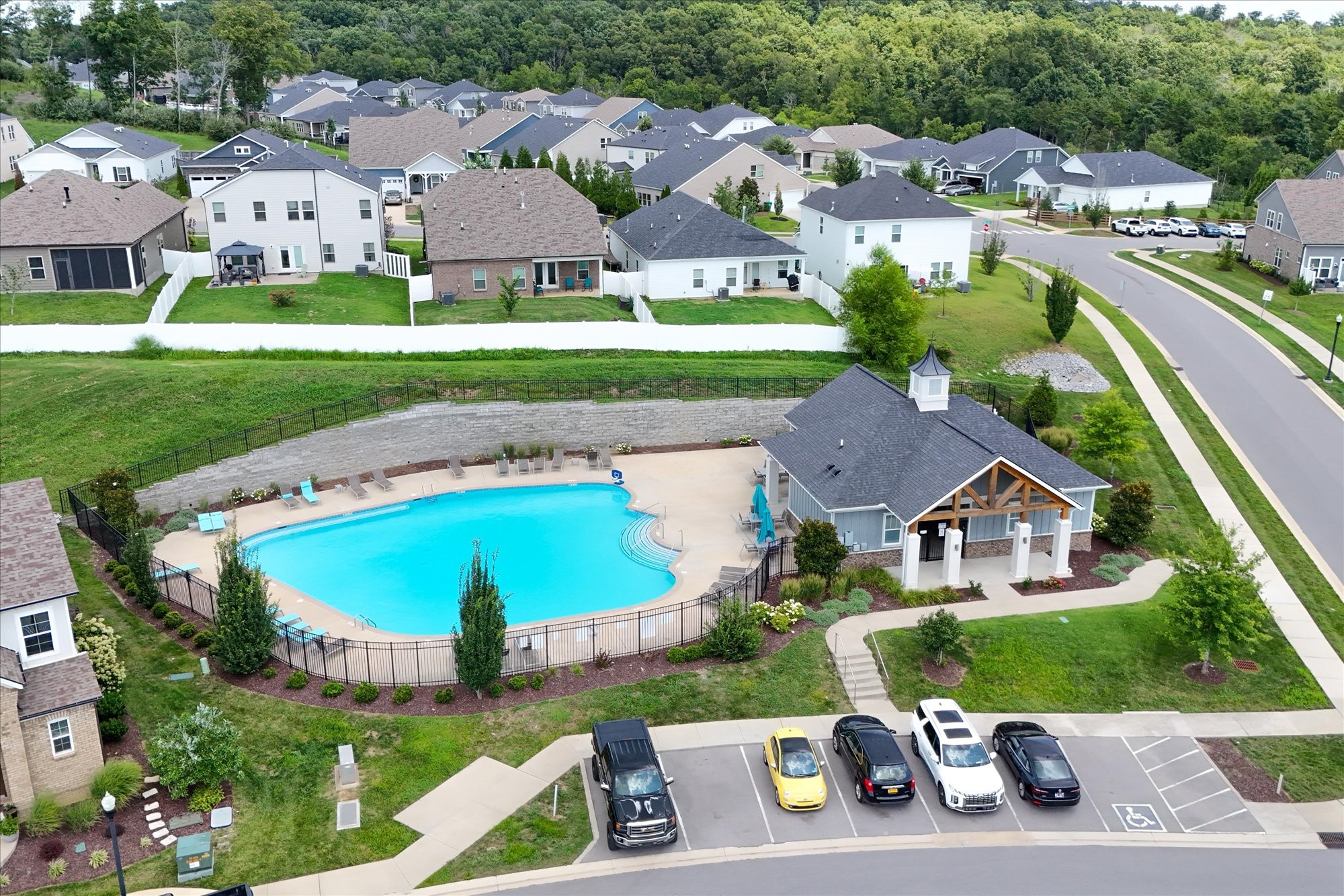 214 Netherlands Blvd
