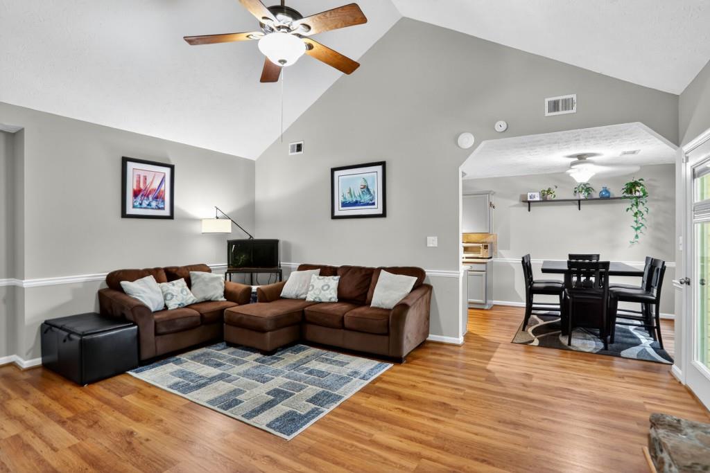 2555 Lakeview Trail