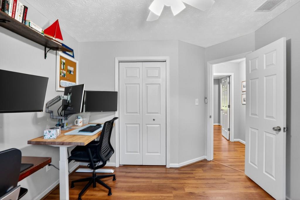 2555 Lakeview Trail