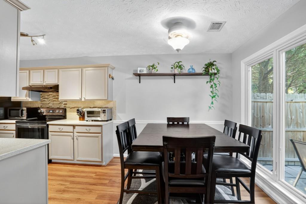 2555 Lakeview Trail