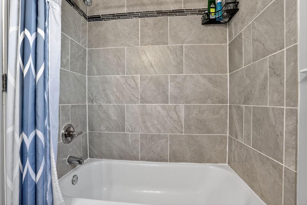 2555 Lakeview Trail