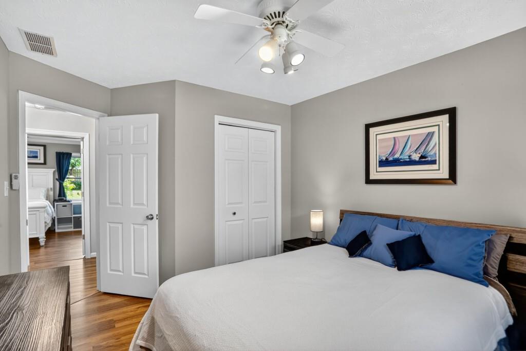 2555 Lakeview Trail