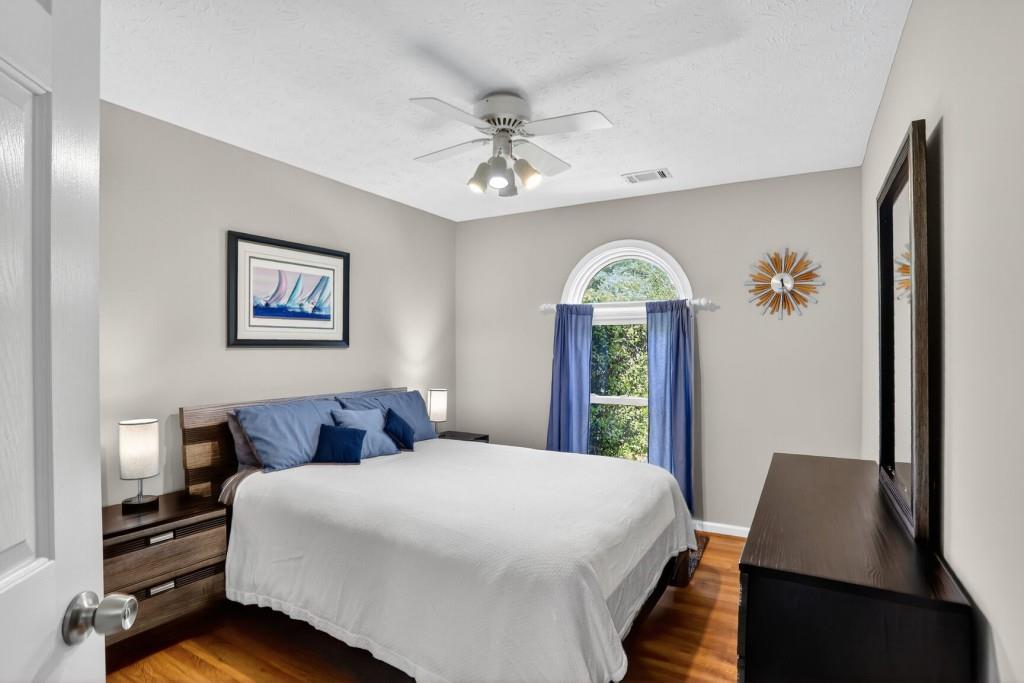 2555 Lakeview Trail
