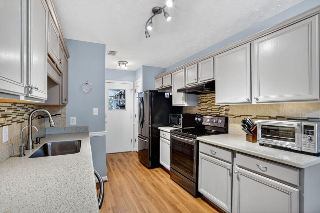 2555 Lakeview Trail