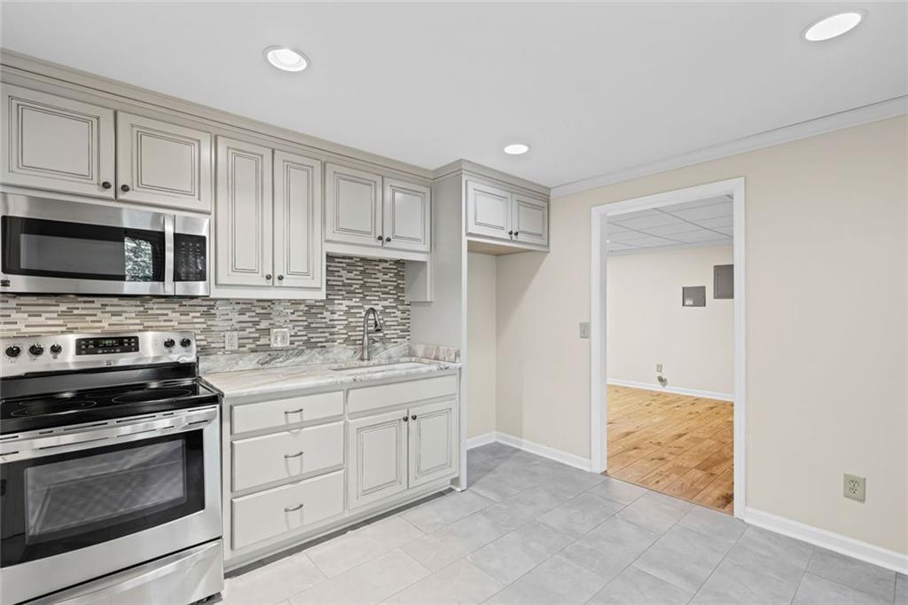 6160 Wellington Court