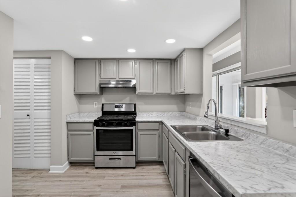 37 Middleton Court SE