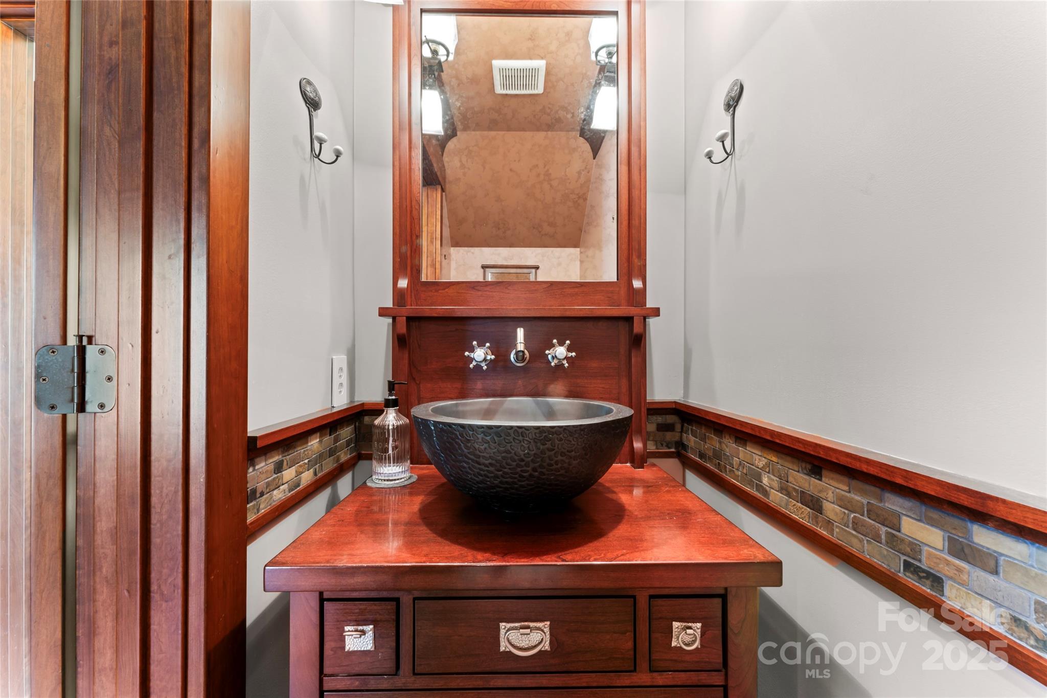 1536 Bear Mountain Road