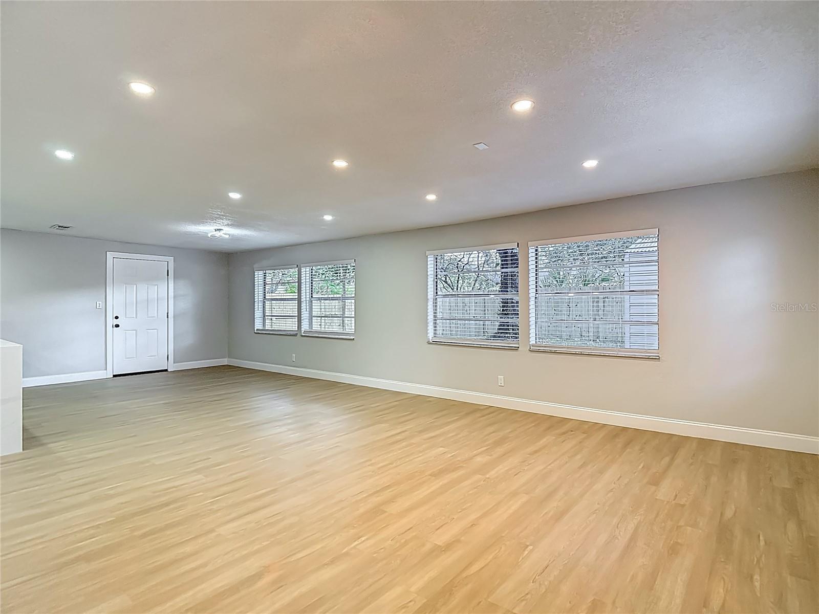 4202 W BAY VISTA AVE