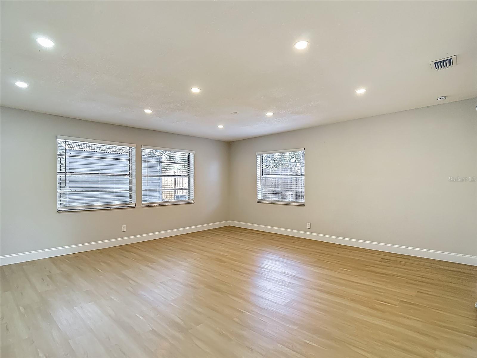 4202 W BAY VISTA AVE