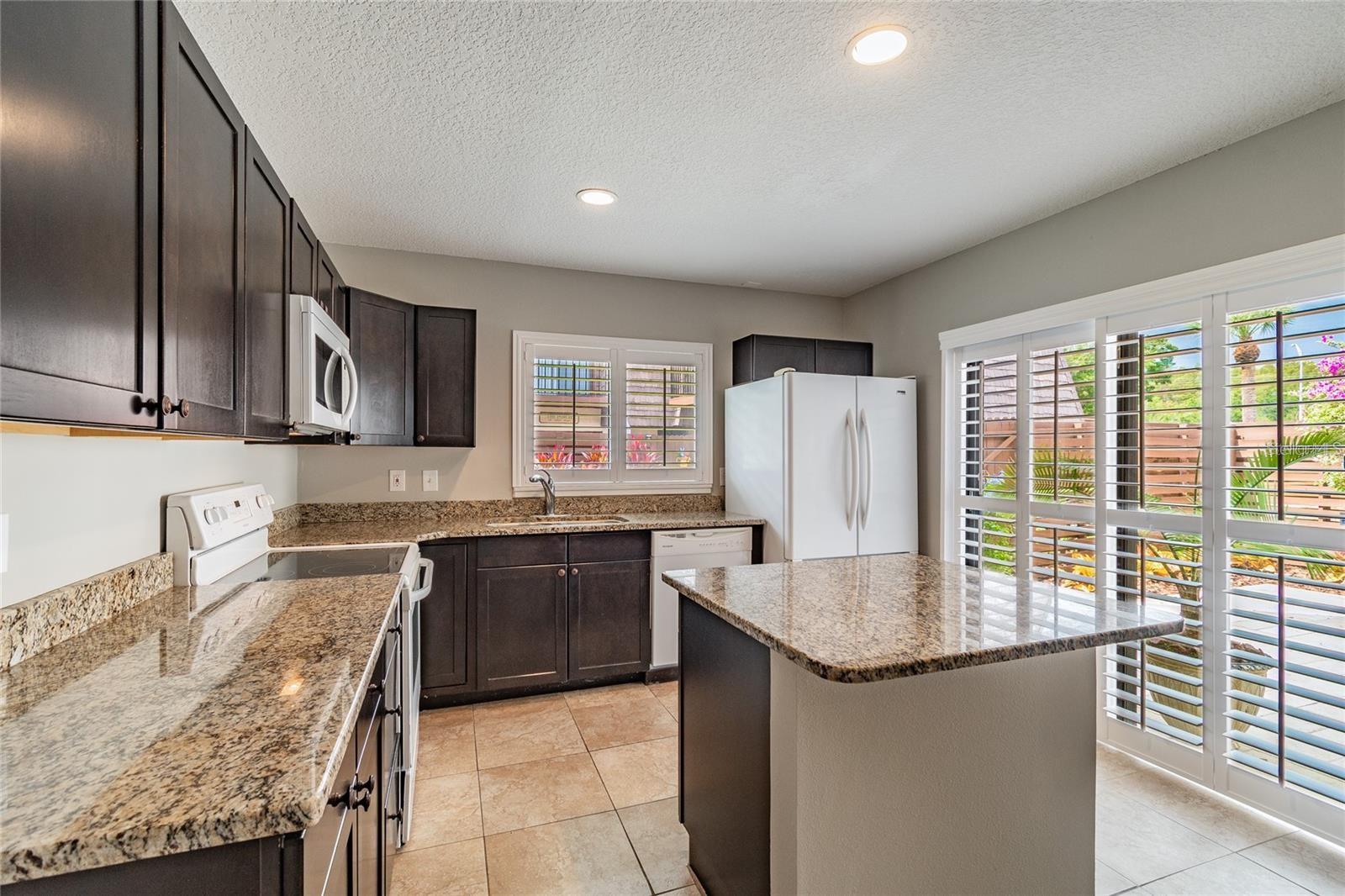 15440 E POND WOODS DR