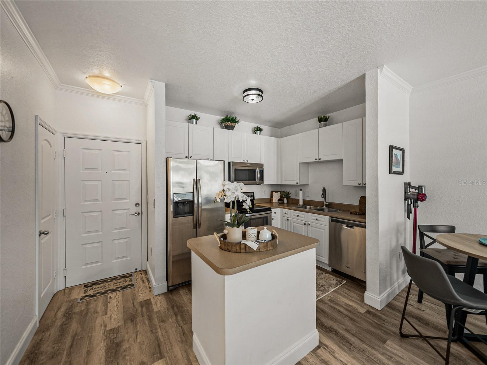 4221 W SPRUCE ST #2302