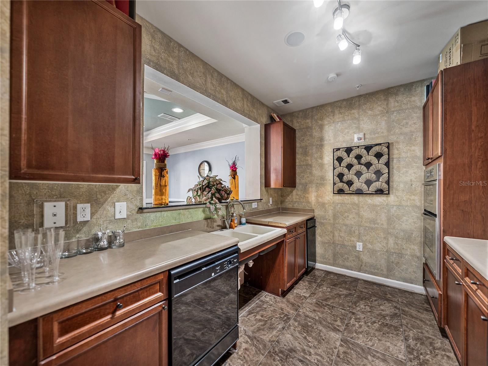 4221 W SPRUCE ST #2302