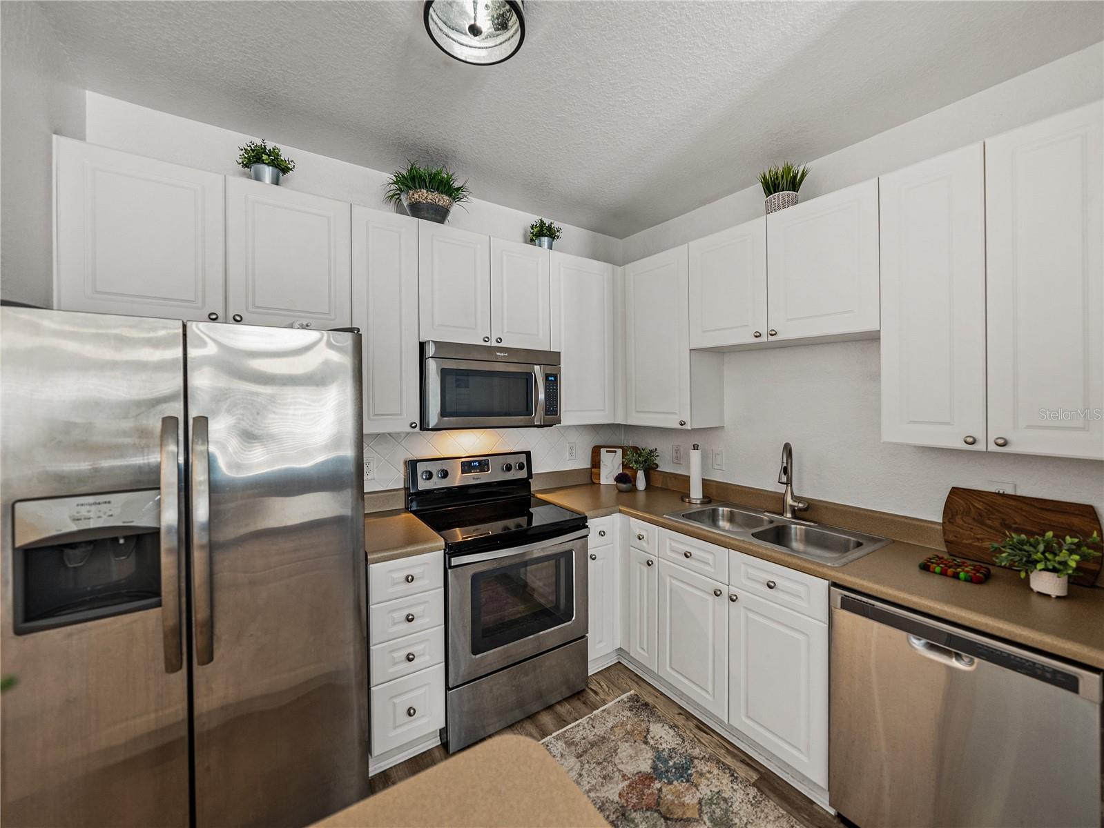 4221 W SPRUCE ST #2302