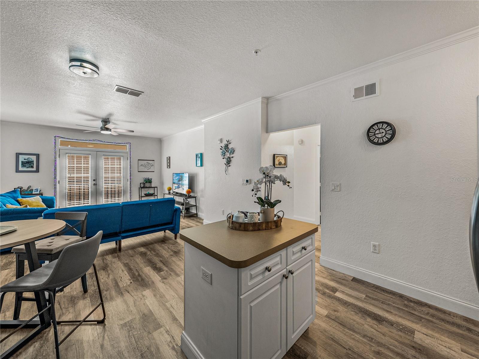 4221 W SPRUCE ST #2302