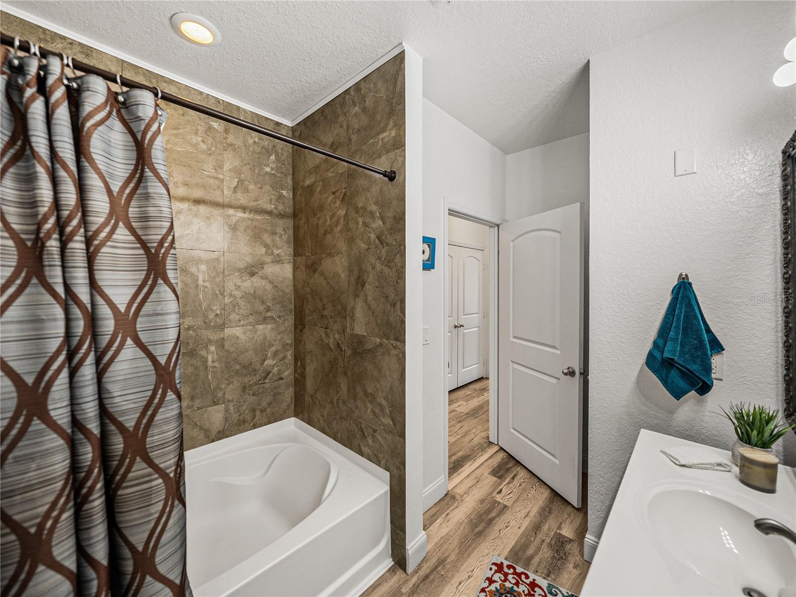 4221 W SPRUCE ST #2302