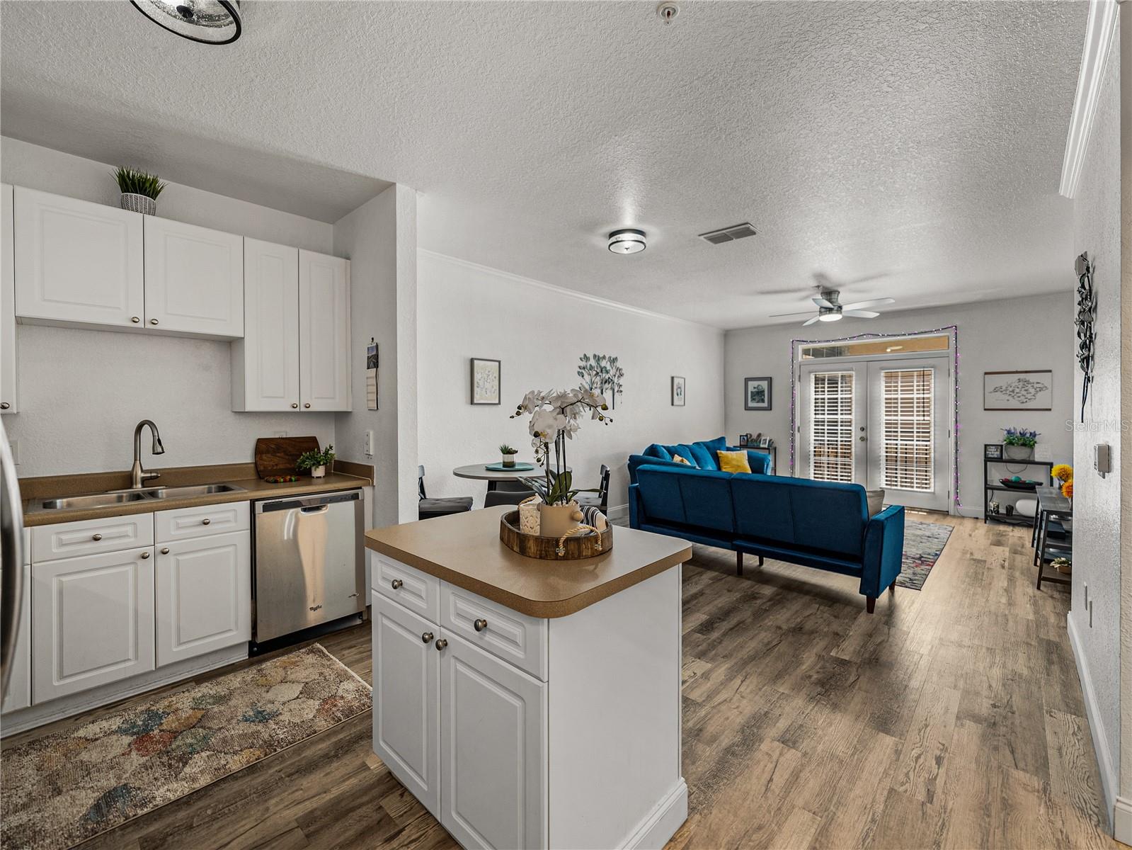 4221 W SPRUCE ST #2302