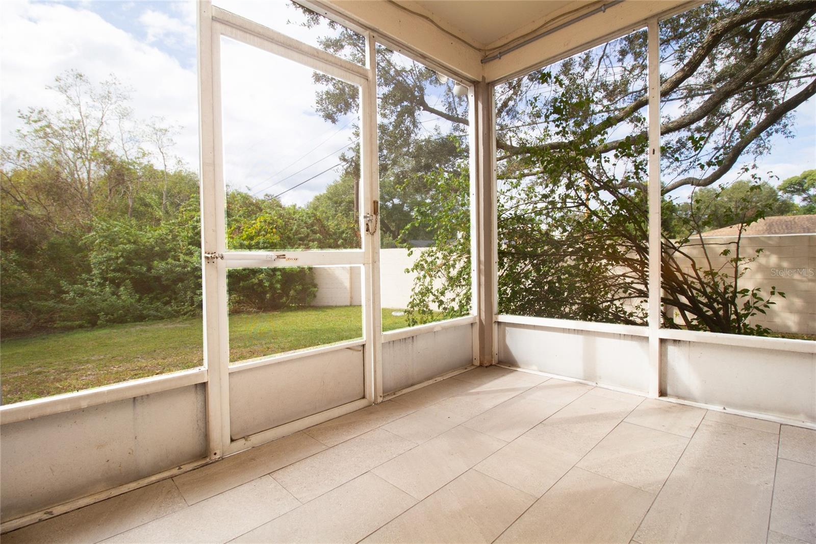 2201 FLETCHERS POINT CIR