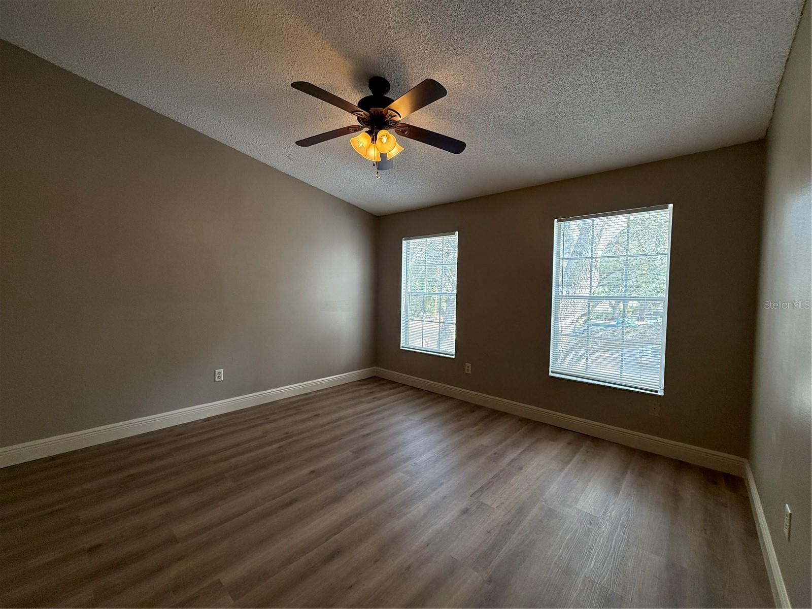 2201 FLETCHERS POINT CIR