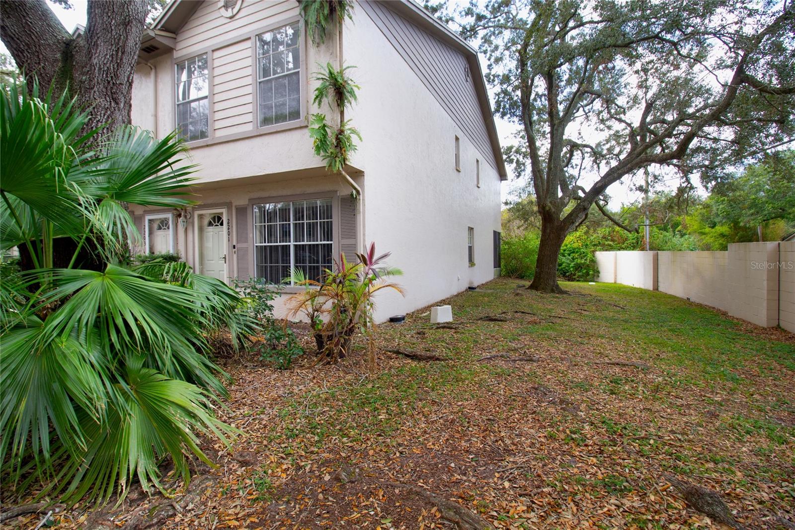 2201 FLETCHERS POINT CIR