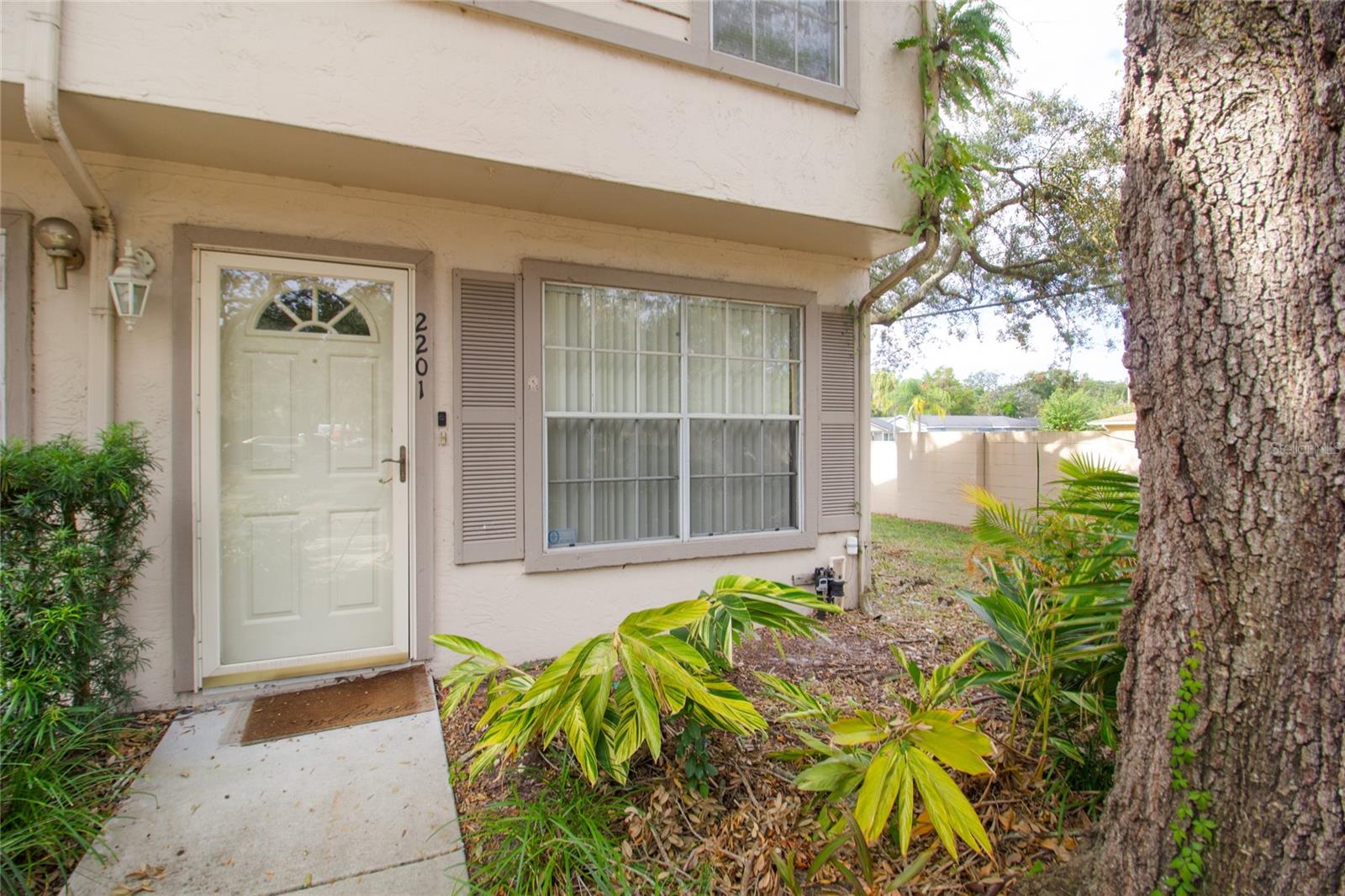 2201 FLETCHERS POINT CIR