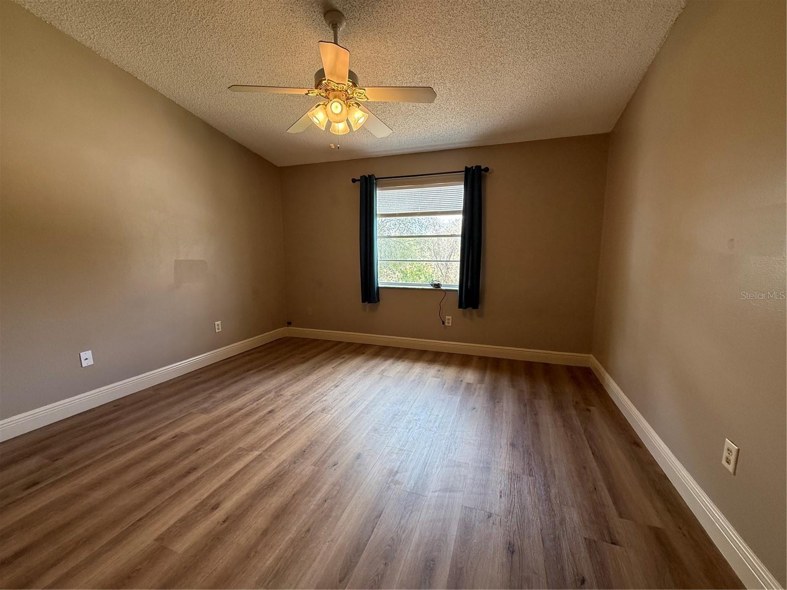 2201 FLETCHERS POINT CIR