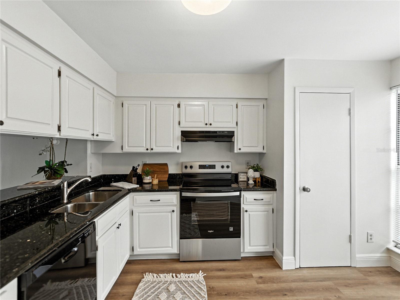 1816 MILL RUN CIR