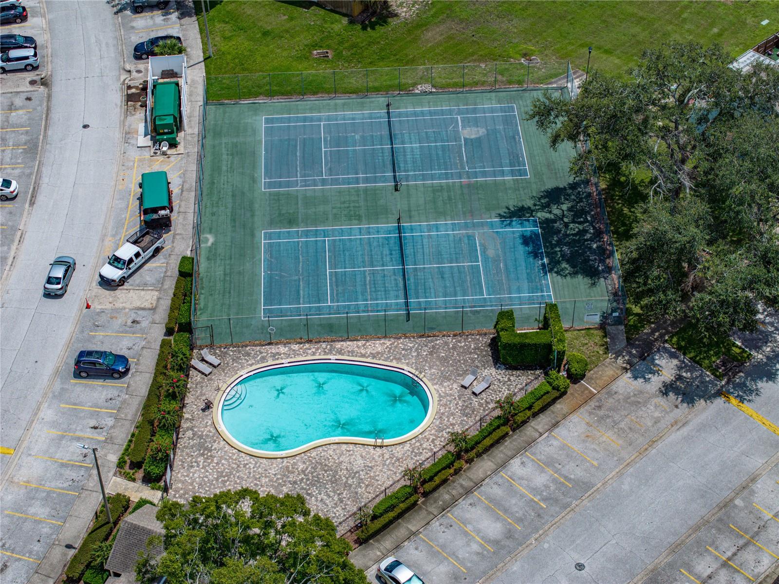 1816 MILL RUN CIR