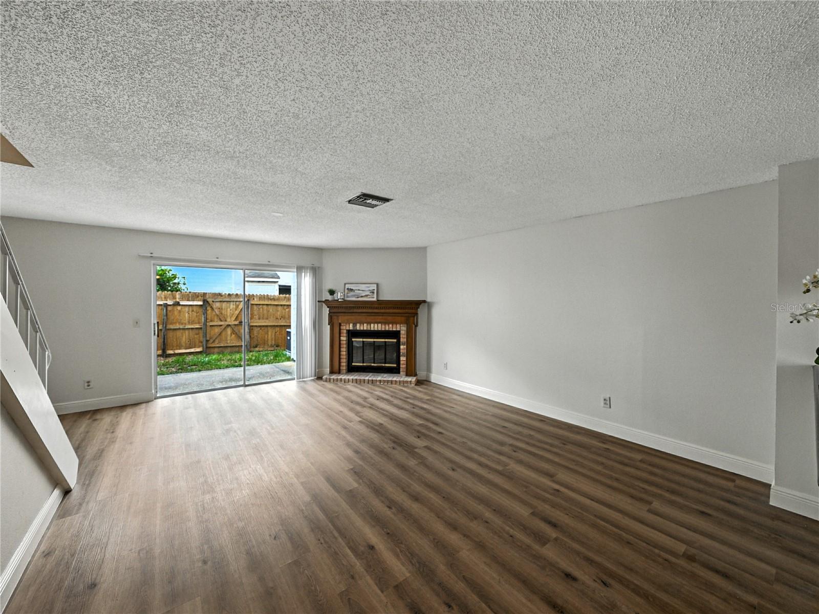 1816 MILL RUN CIR
