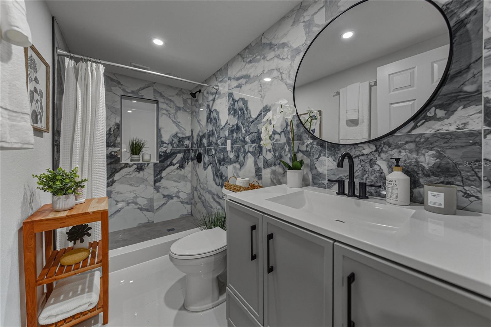 4105 W BAY VILLA AVE