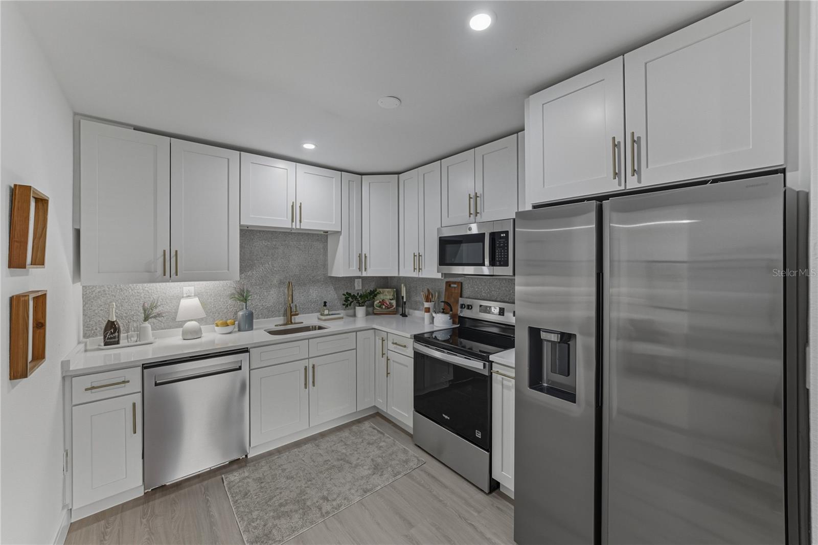 4105 W BAY VILLA AVE