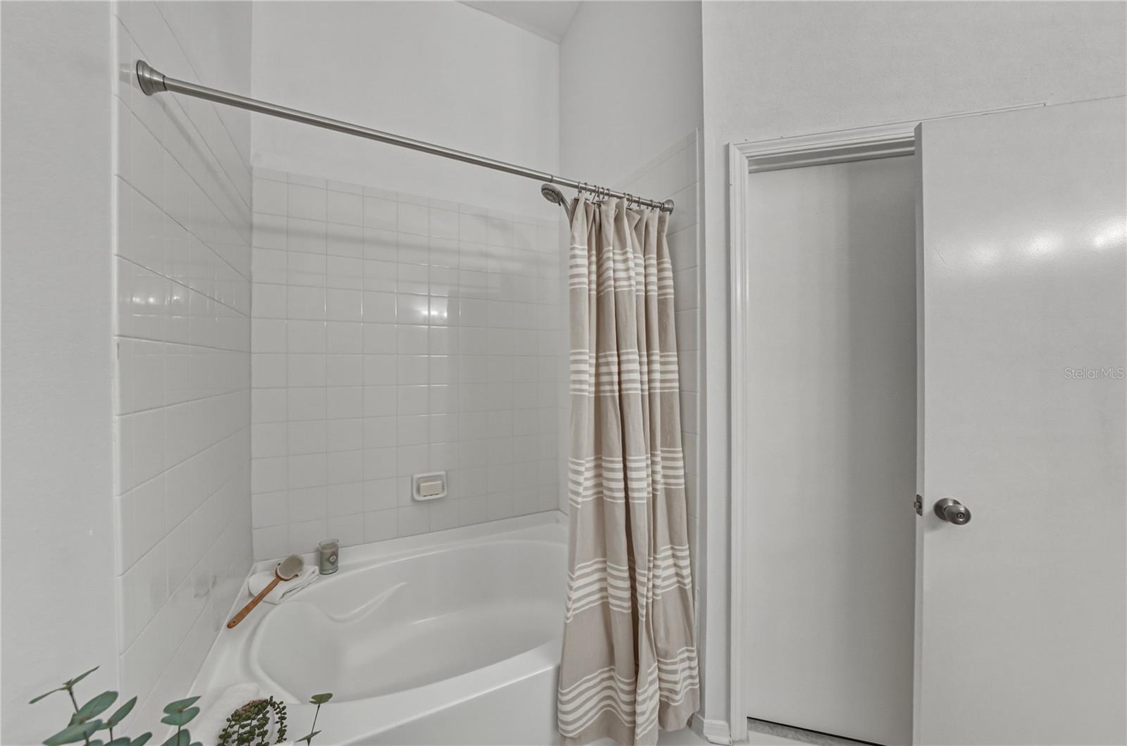 1219 KENNEWICK CT