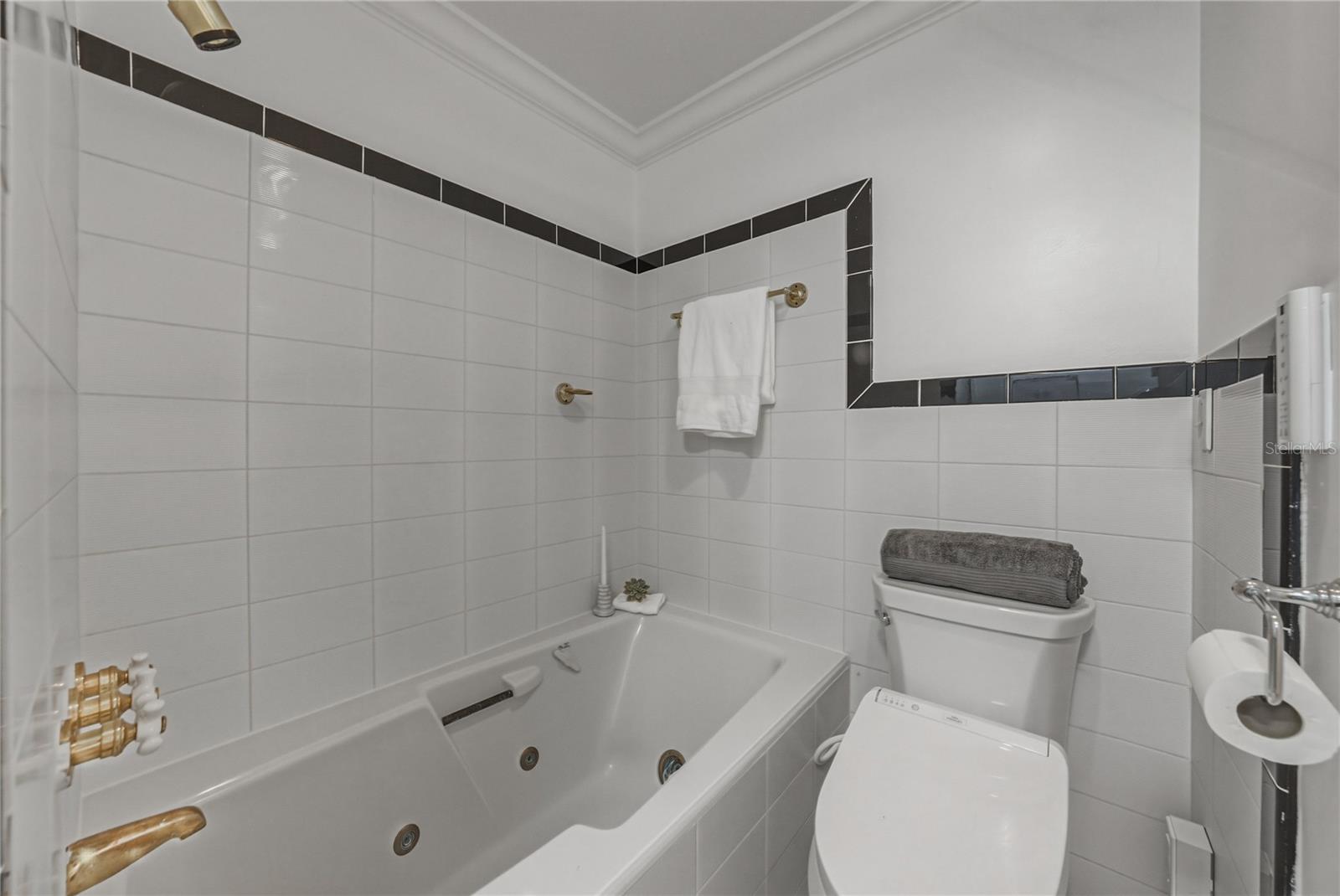 4306 HARBOR HOUSE DR