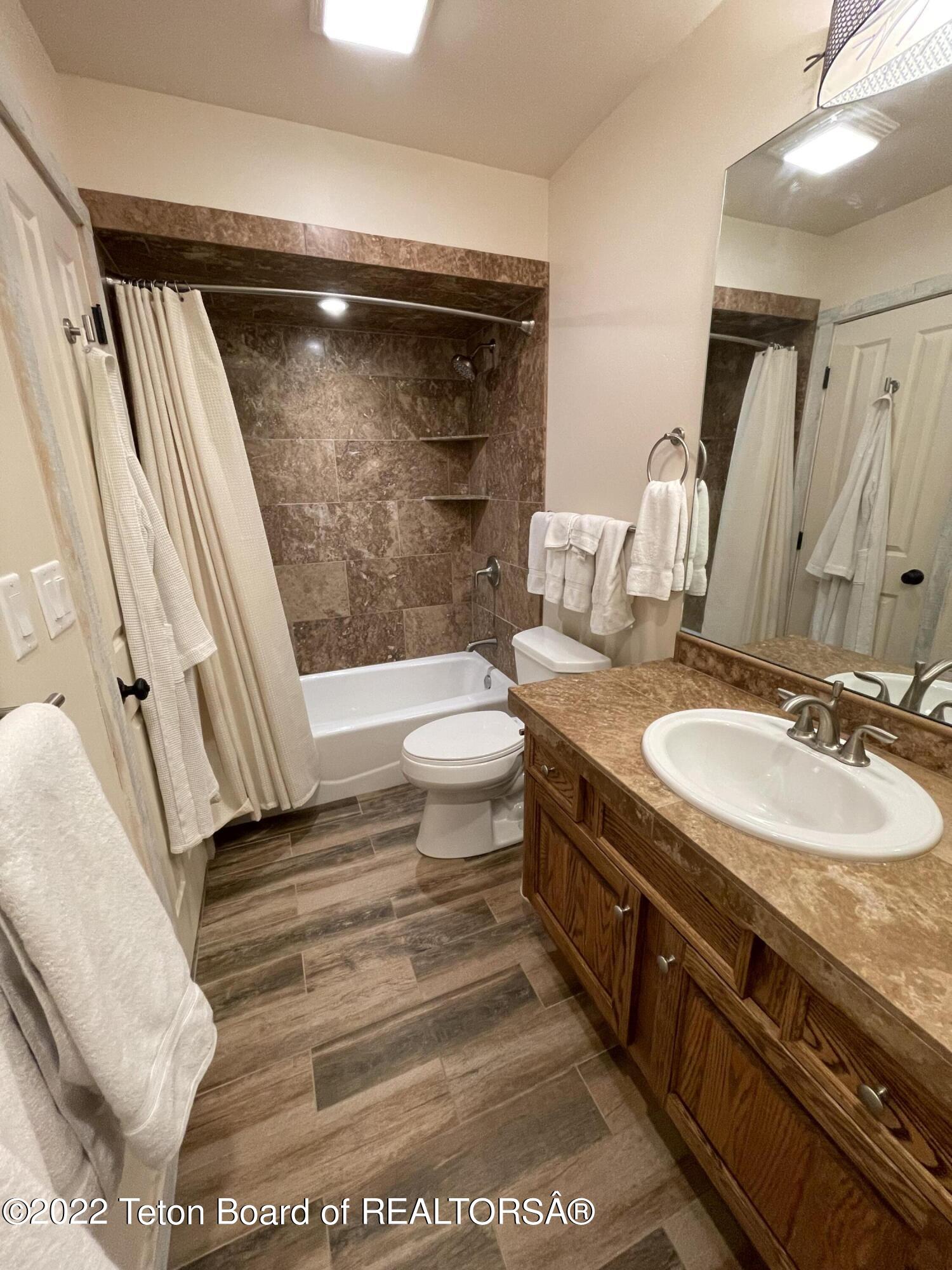 525 E GOLF CREEK LANE, 34