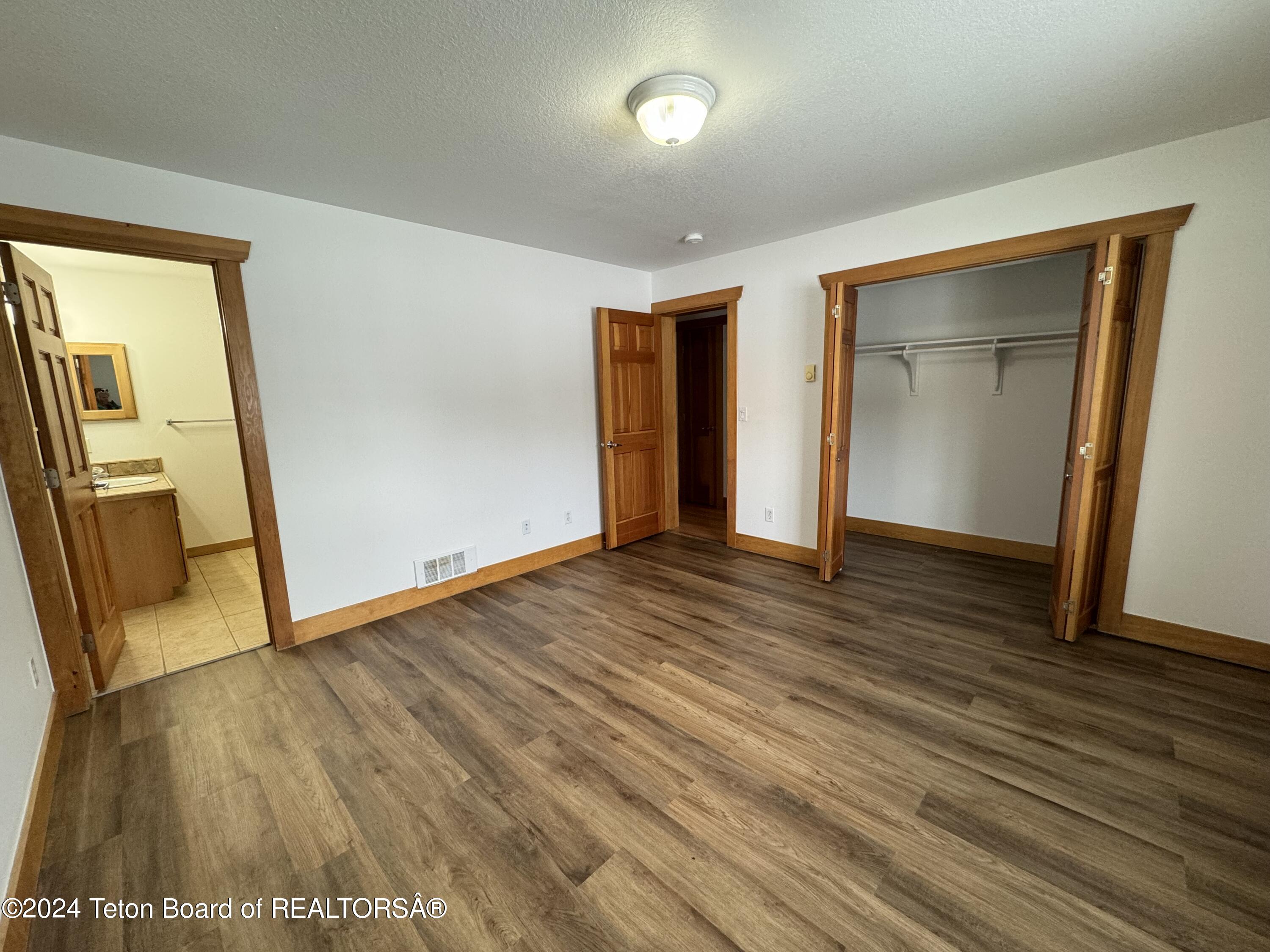 870 EAGLES REST Drive