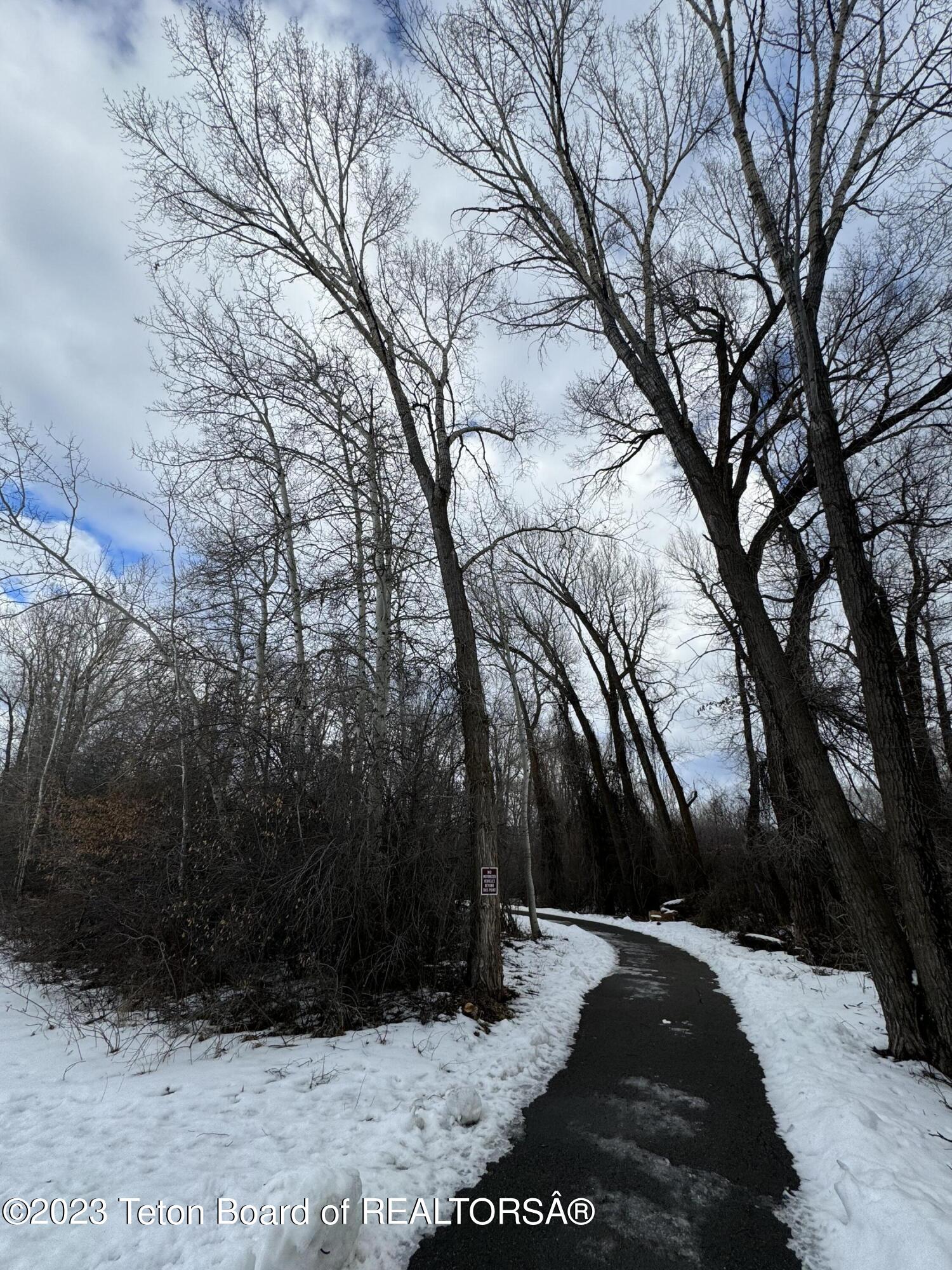 870 EAGLES REST Drive