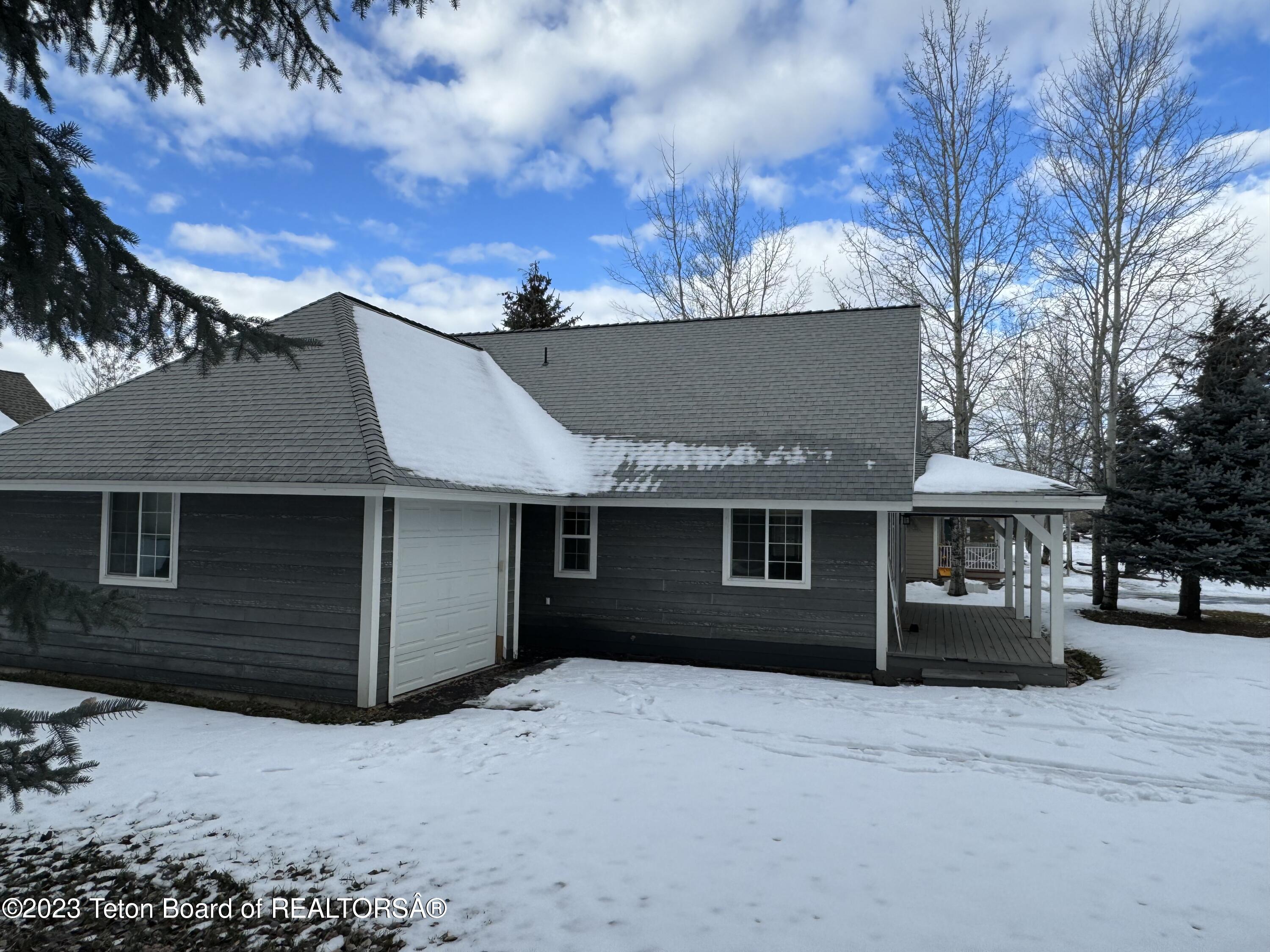 870 EAGLES REST Drive