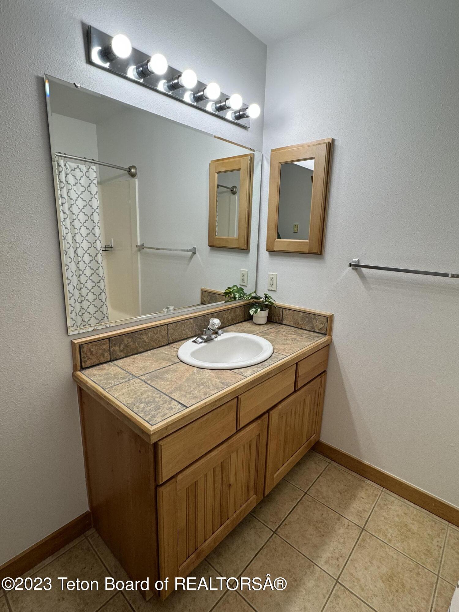 870 EAGLES REST Drive