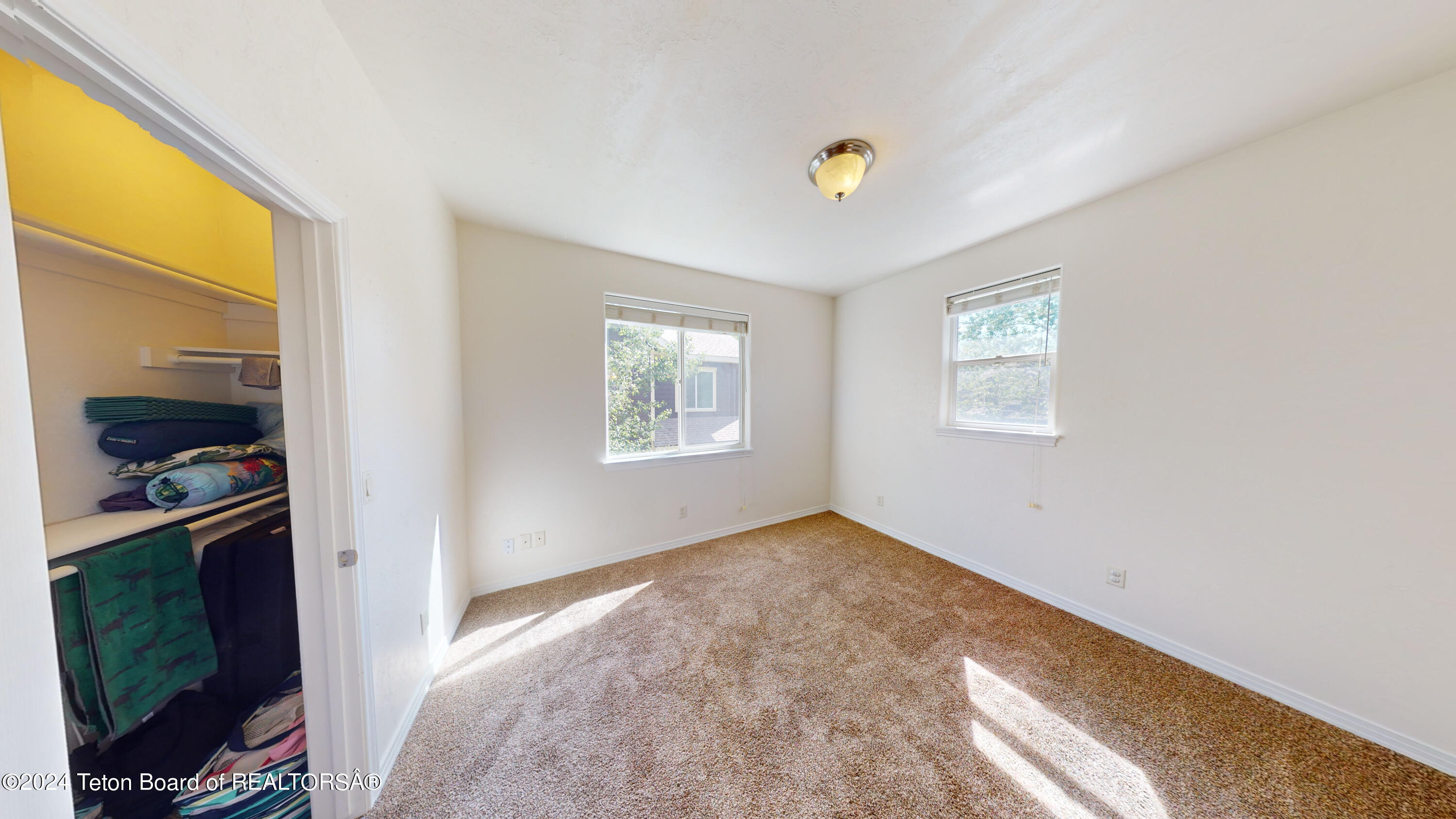 415 FOREST VIEW Drive