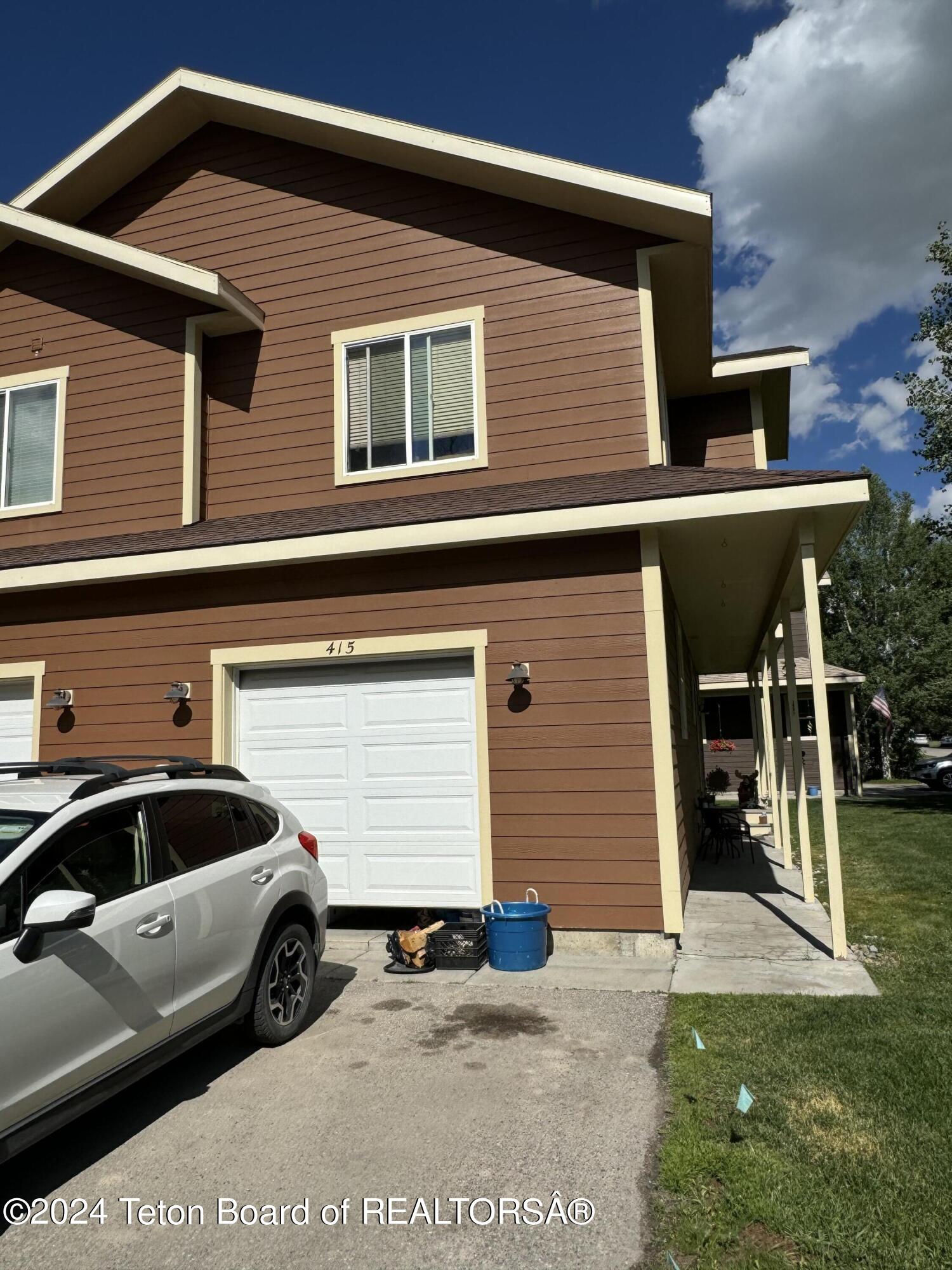 415 FOREST VIEW Drive