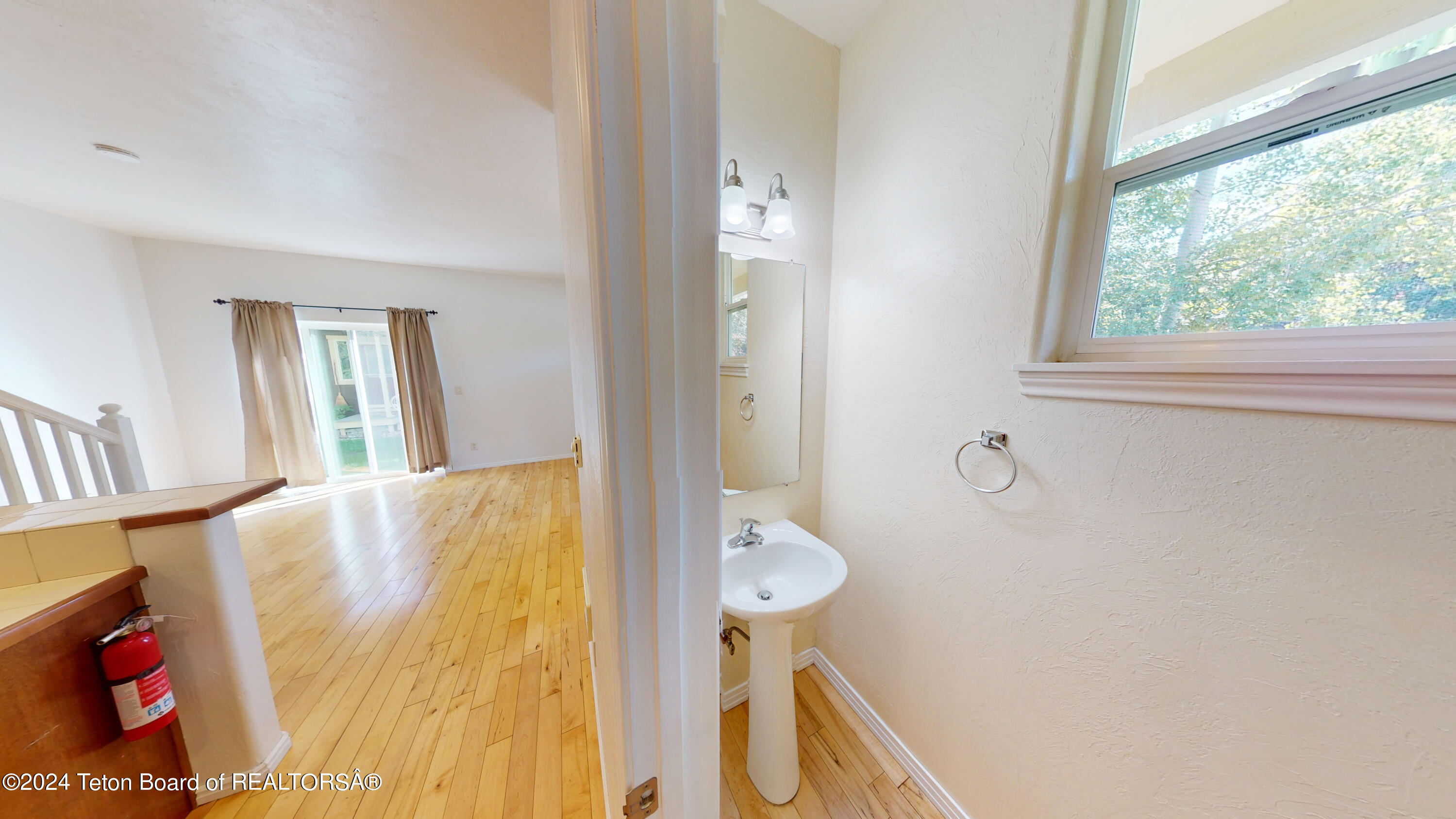 415 FOREST VIEW Drive