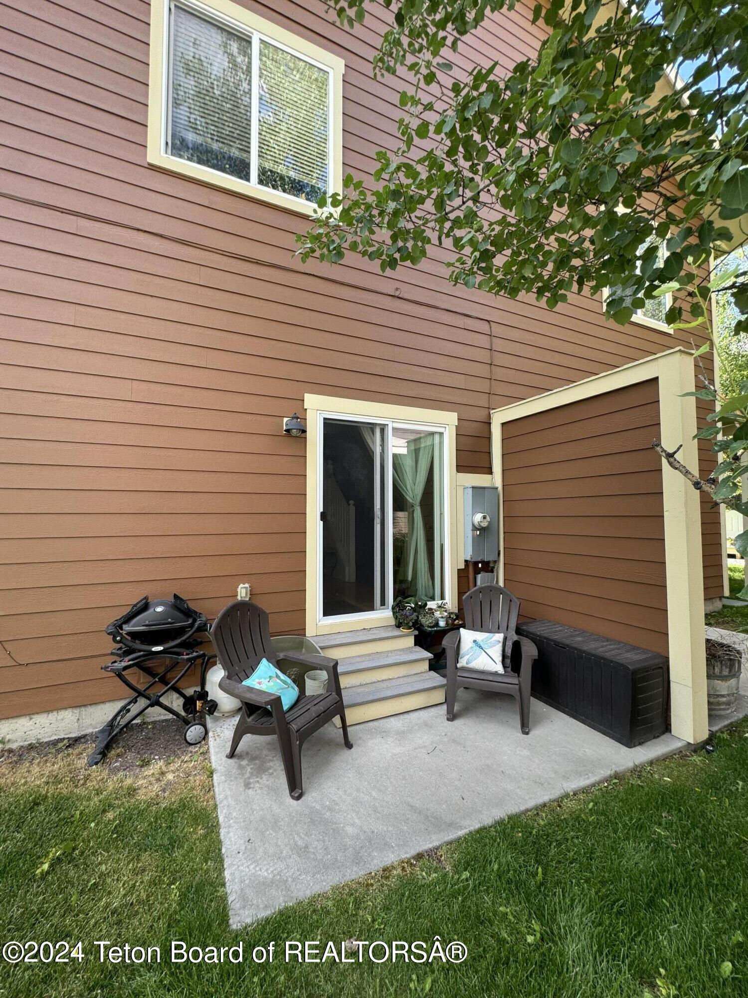 415 FOREST VIEW Drive